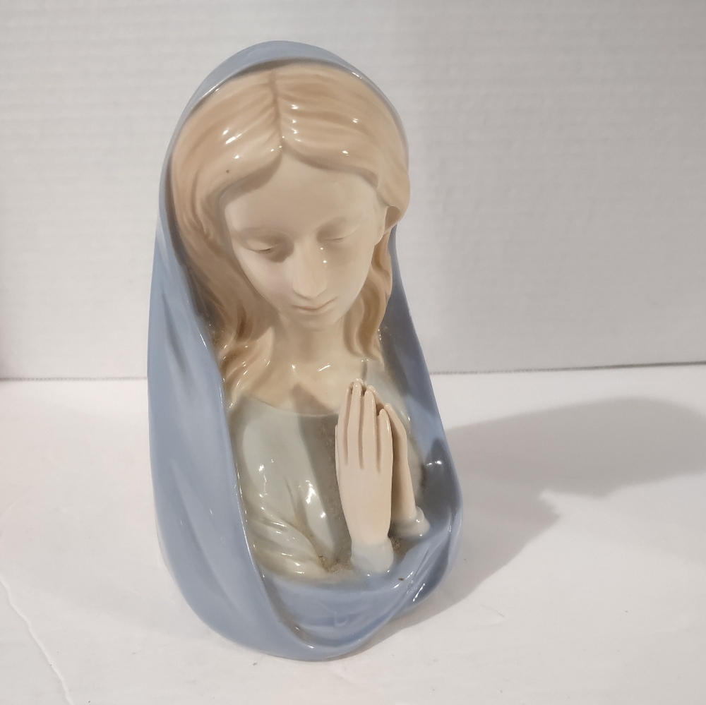 Vintage Music Box Madonna Praying RR Roman Ave Maria-Schubert Porcelain Japan